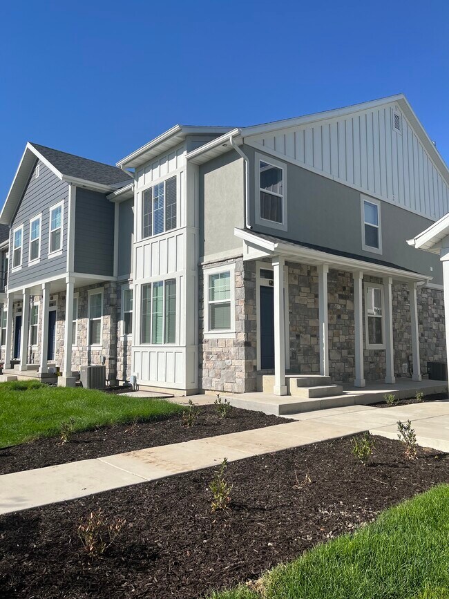 Building Photo - 520 S Orchard Dr