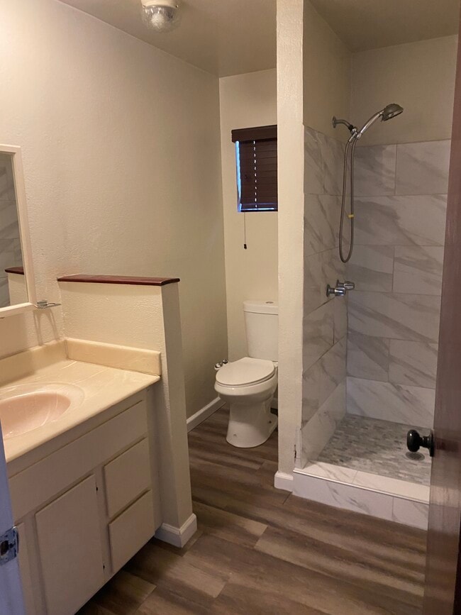 Foto del edificio - 11752 Slater St