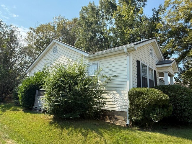 Foto del edificio - Walking Distance to Pell City Courthouse, ...