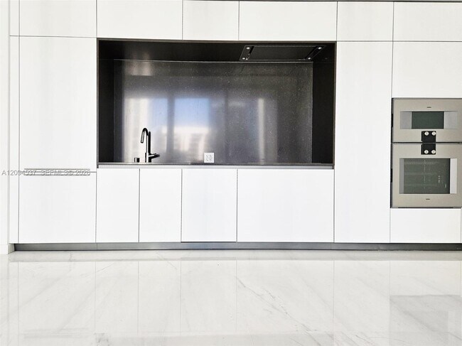 Foto del edificio - 300 Biscayne Blvd Way