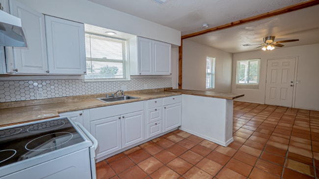 Building Photo - 33 E 400 S