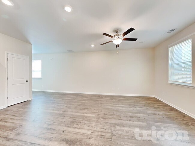 Foto del edificio - 208 Chapelcrest Ln