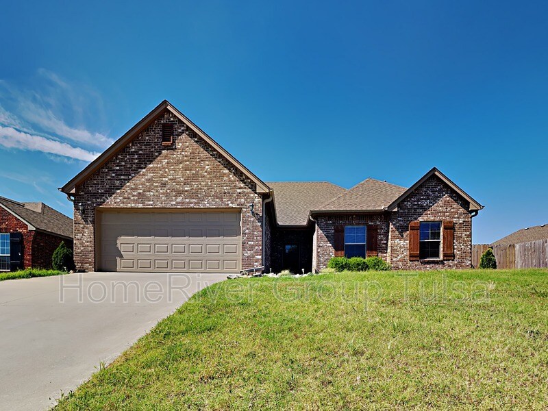 1101 Midway Rd, Claremore, OK 74019 House Rental in Claremore, OK