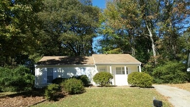 Building Photo - 6820 N Ridge Ct