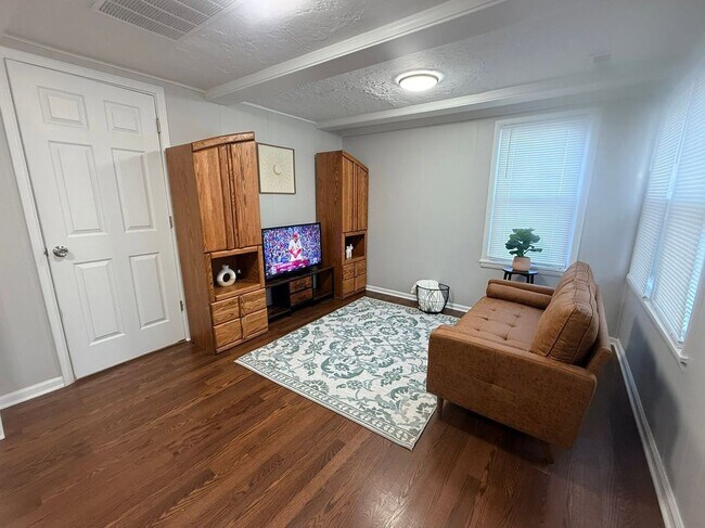 Foto del edificio - 4910 Blue Ln