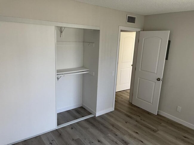 Building Photo - 110 N Richmont Drive Unit F