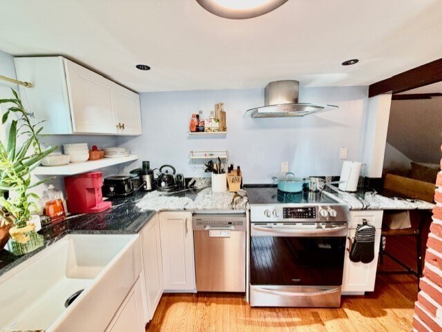 Building Photo - 14 Amity St