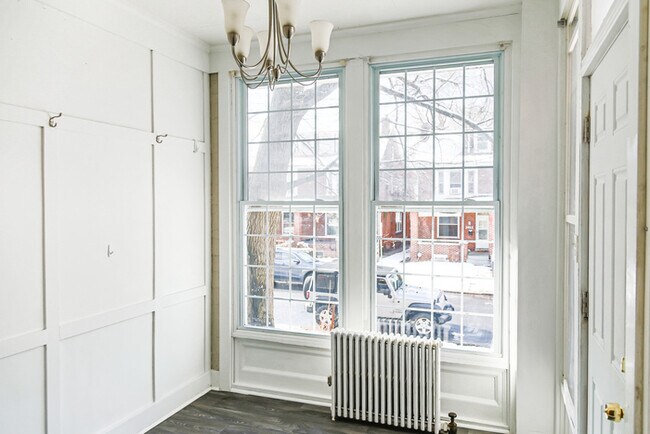 Building Photo - CUTE, COZY and FULL OF CHARACTER