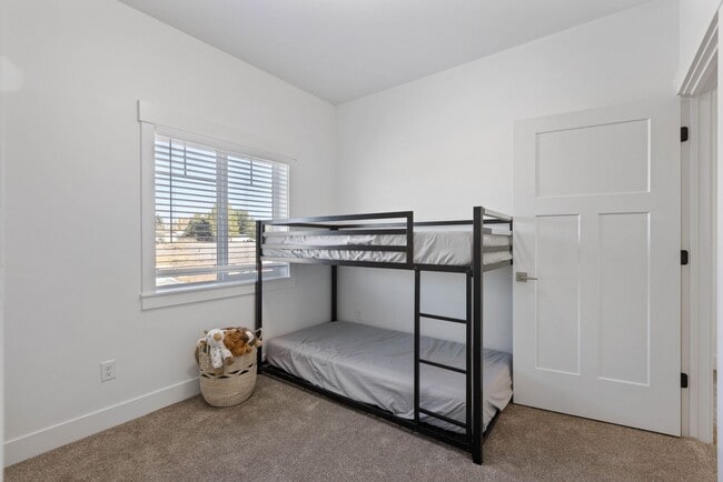 Building Photo - $500 off March rent. When you SIGN and MOVE IN, in March!!!!New St. Anthony Townhome with Unfinis...