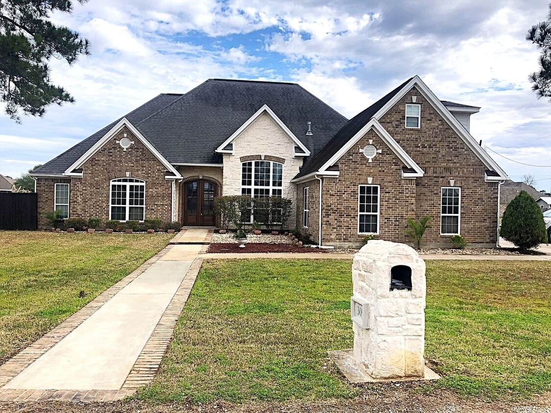Primary Photo - 305 Tyler Dr