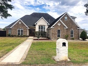 Building Photo - 305 Tyler Dr