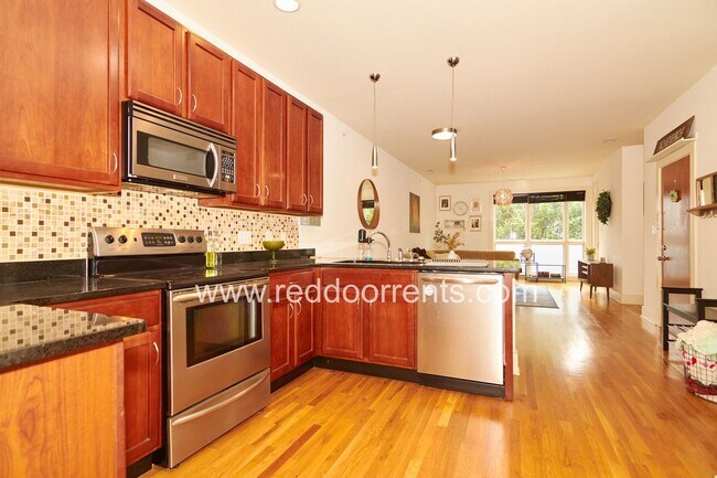 Building Photo - Great opportunity on a sought after tree-l...