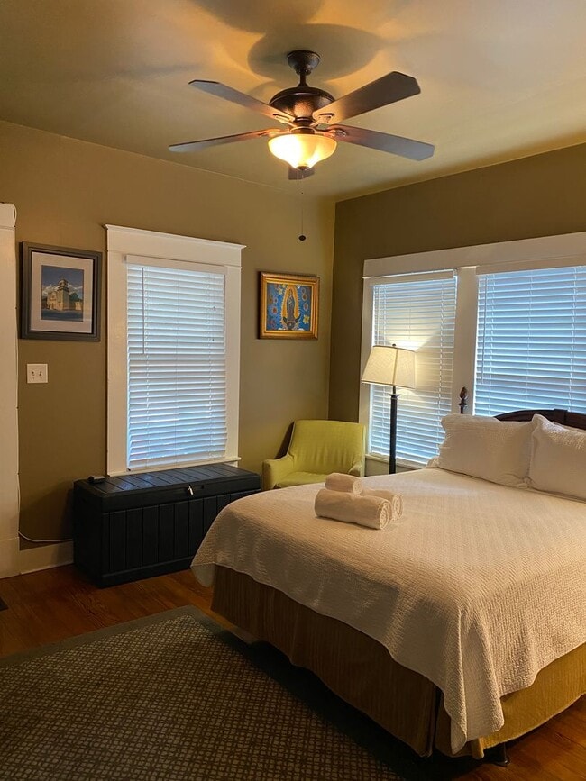 Photo - 226 W Whittier St Townhome