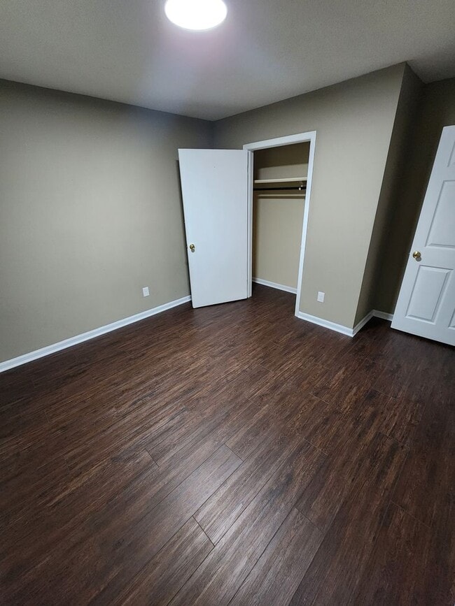 Building Photo - 314 Brookside Dr