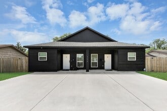 Building Photo - 5774 Heron Dr