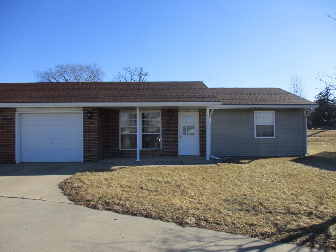 Foto principal - New Listing in Albion!!!