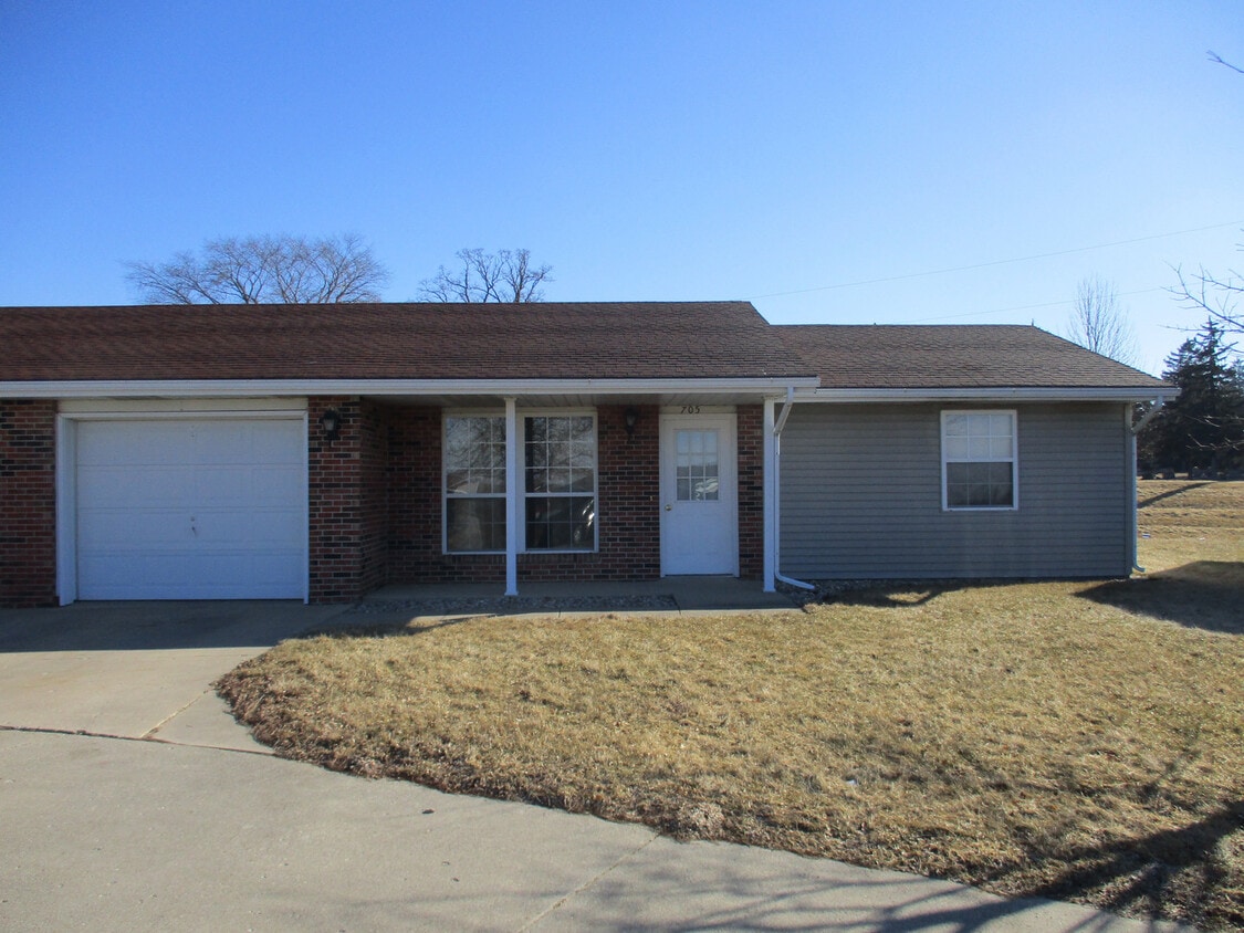 Primary Photo - New Listing in Albion!!!