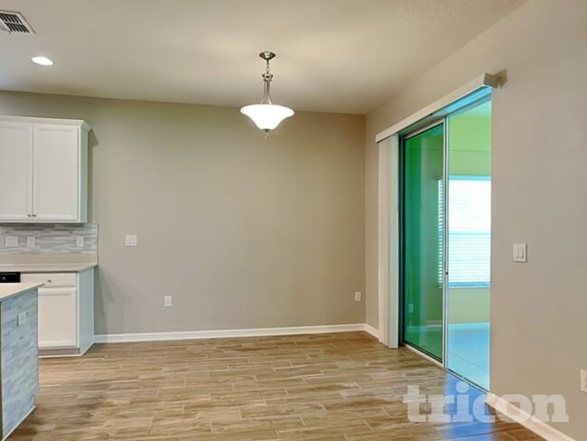 Building Photo - 2361 Sanderling St