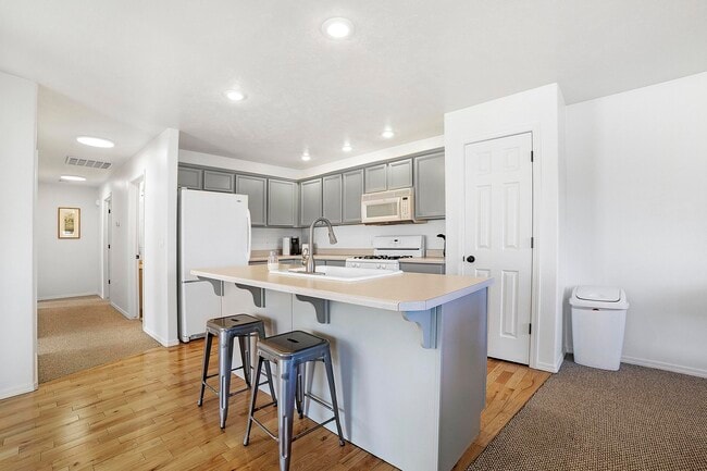 Building Photo - 209 Long Island Ave