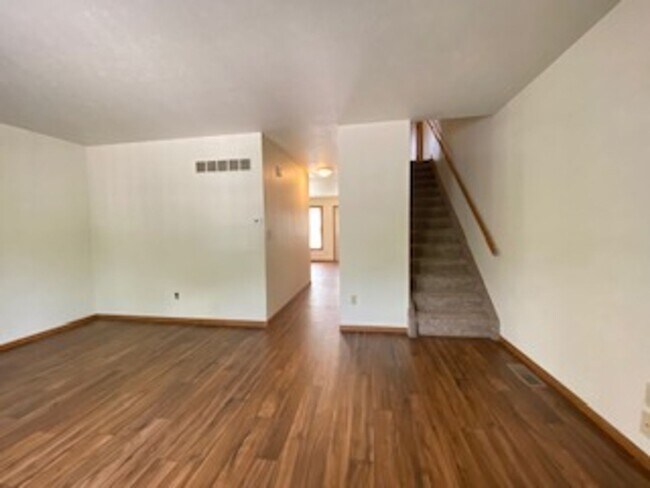 Foto del edificio - 815 W Wilden Ave