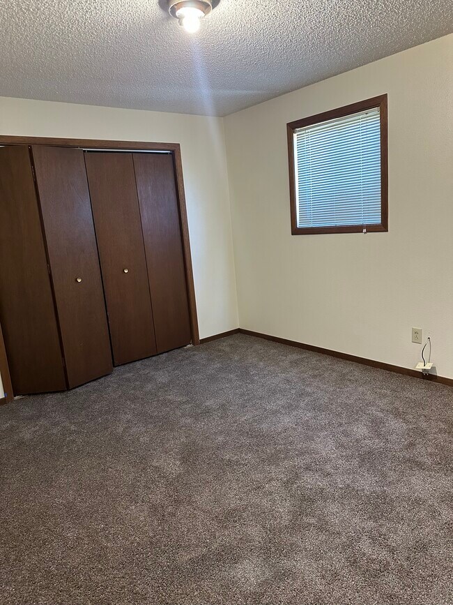 Foto del edificio - 100 Plains St