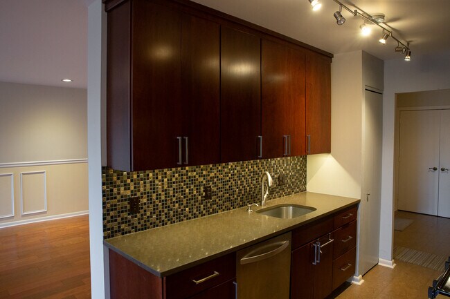 Foto del edificio - 1640 Oakwood Dr
