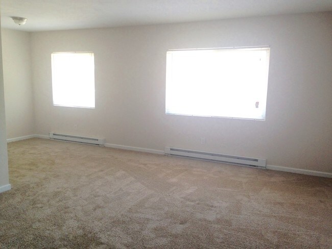 Building Photo - SPACIOUS 2 BEDROOM 1 BATH IN CHESAPEAKE!