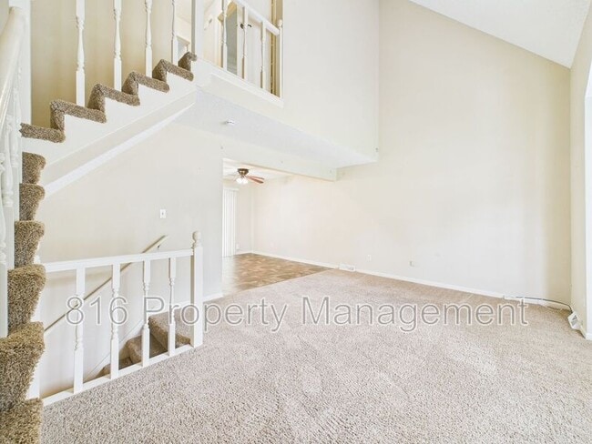 Building Photo - 164-168 SW Robin Rd