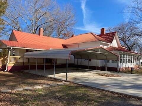 Building Photo - Beautiful Farmhouse Home in Pelzer