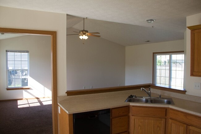 Building Photo - 3955 Druze Ave