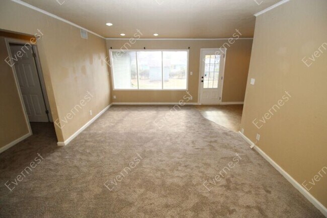 Foto del edificio - 4066 E 25th St