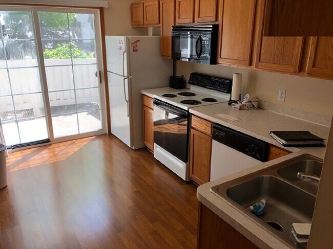 Building Photo - 1370 Idlewood Way