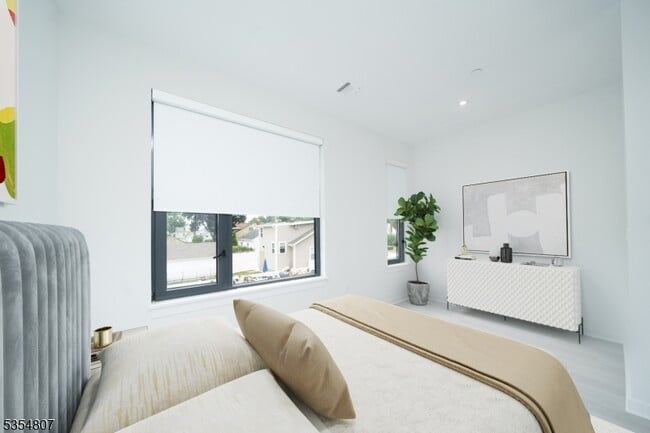 Foto del edificio - 12 River Rd