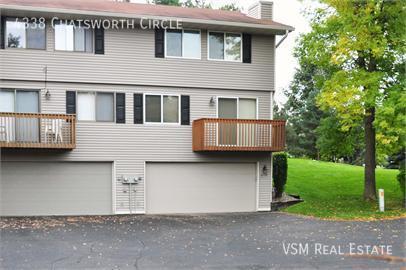 Building Photo - 3 Bed / 1.5 Bath End-Unit Townhome Ready S...