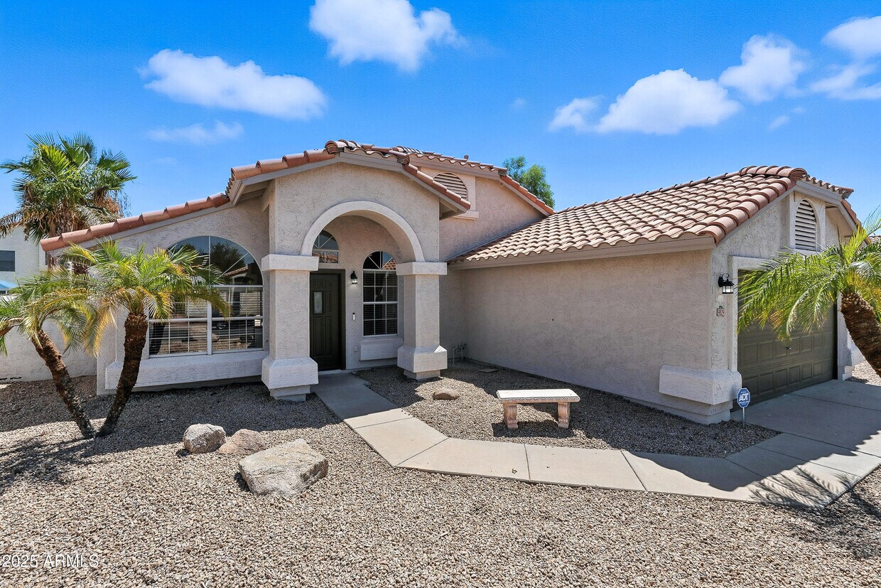 Foto principal - 9829 W Mohawk Ln