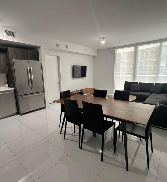 Foto del edificio - 488 NE 18th St