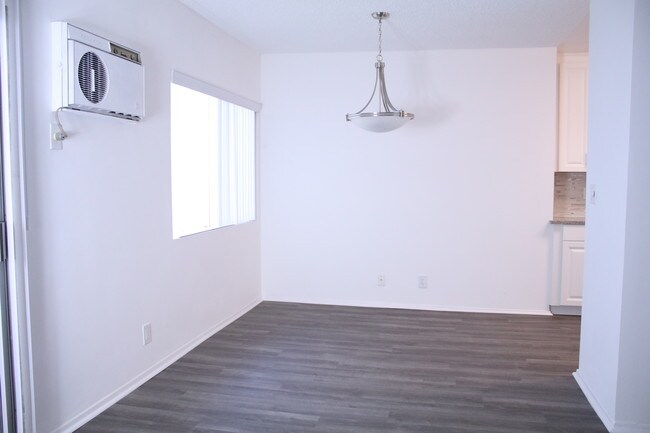 Open Lay Out Dining Room - 1737 Glendon Ave