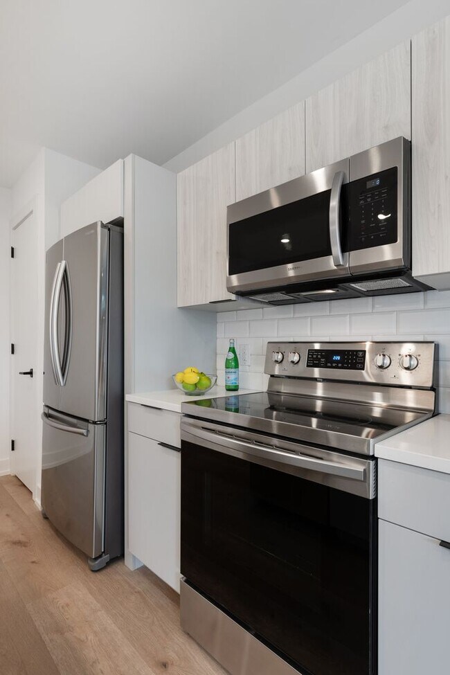 Interior Photo - 1331 S Juniper St