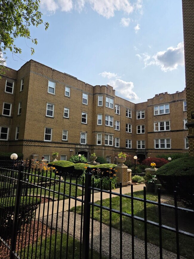 Foto del edificio - 6312 N Richmond St