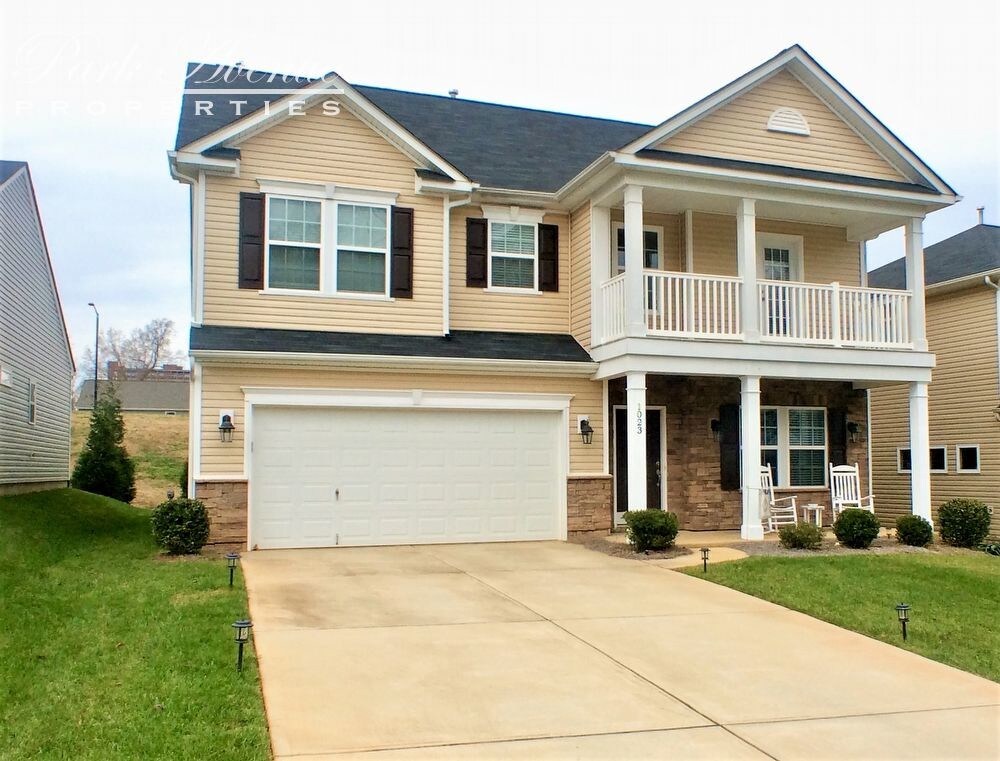 Foto principal - 1023 Albany Park Dr