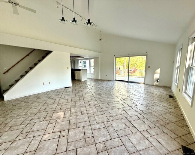Building Photo - 151 Bailey Ave