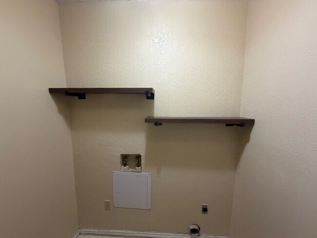 Building Photo - Beautiful Two Story Townhome in West Lubbock!