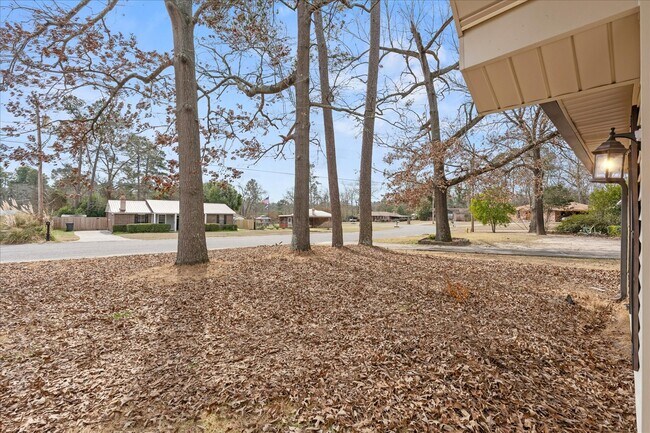 Foto del edificio - 2357 Basswood Dr