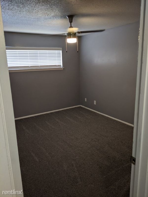 Foto del edificio - 1 br, 1 bath Apartment - 14020 Esperanza Rd