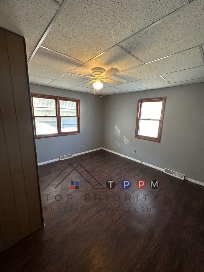 Building Photo - 2 Bedroom | 1 Bathroom Single-Family Home ...