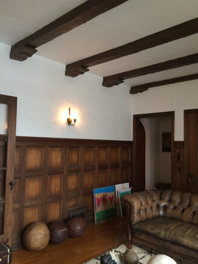 Foto del edificio - 425 N Sycamore Ave