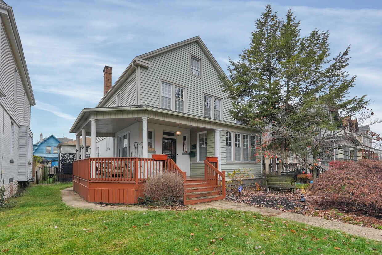 Primary Photo - 1527 Hawthorne Ave