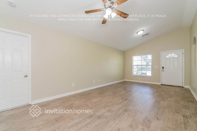 Building Photo - 215 1st St