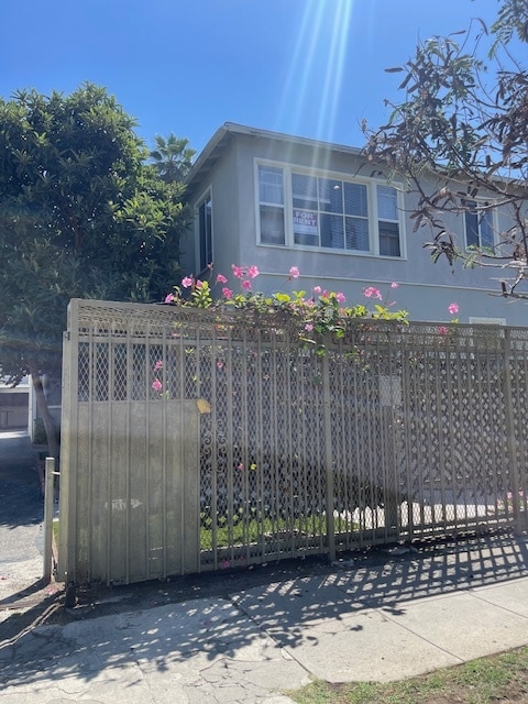 Building Photo - 530 N Van Ness Ave