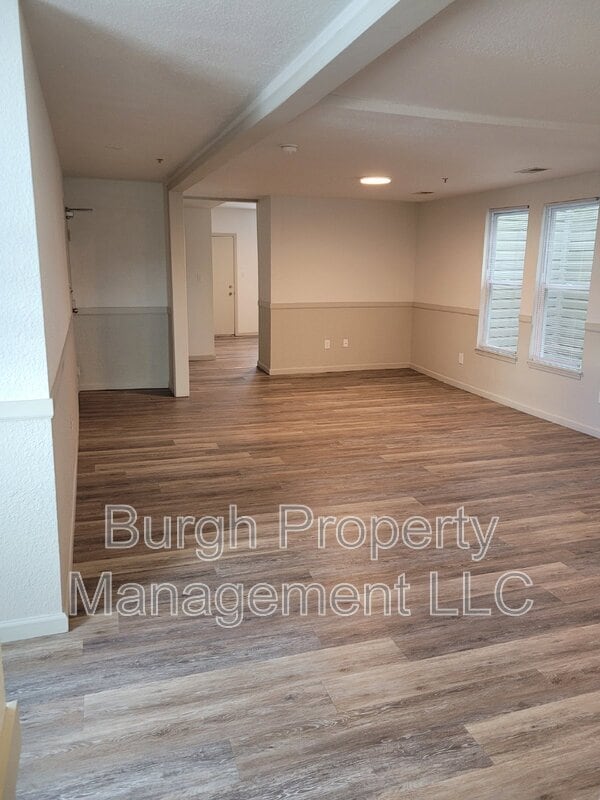 Building Photo - 114 W 8th Ave